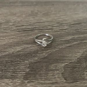 White gold 10k three diamond ring